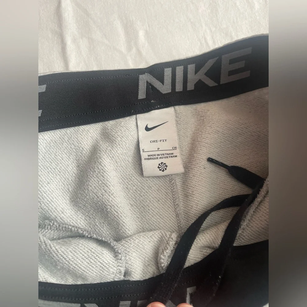 Nike Black and Gray Sweatpants - Picture 3 of 5